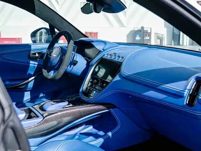 Aston Martin DBX — миниатюра 21