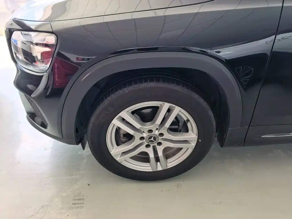 Mercedes-Benz GLB — миниатюра 23