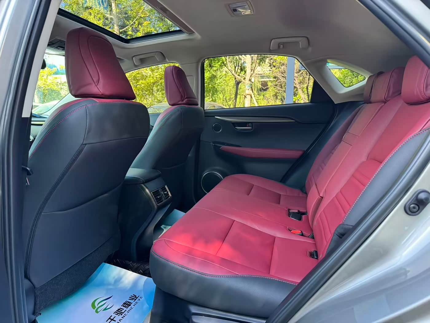 Lexus NX 2.0 л 2021 г. Серебристо-серый, пробег 18000 км