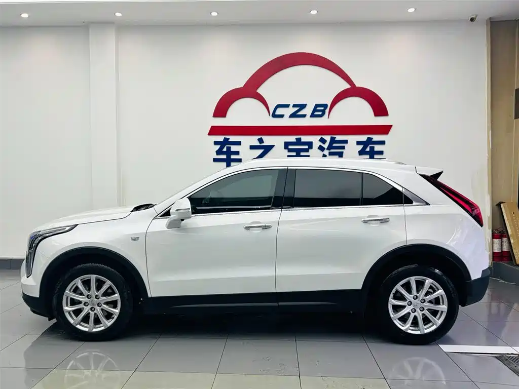 CADILLAC XT4