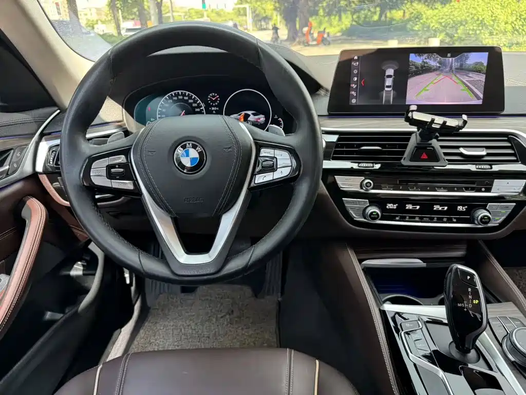 BMW 5 Series — миниатюра 10