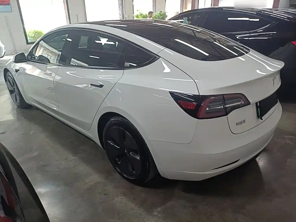Tesla Model 3 — миниатюра 5