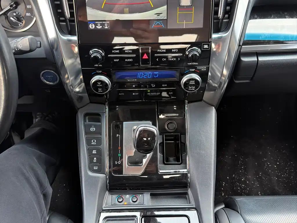 Toyota Vellfire 2023 2.5L HV Luxury
