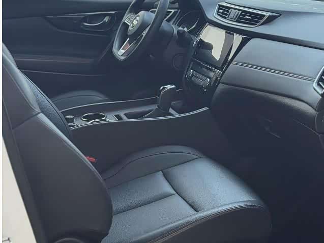 Nissan Qashqai 2.0 л 2022 г. Белый, пробег 37000 км
