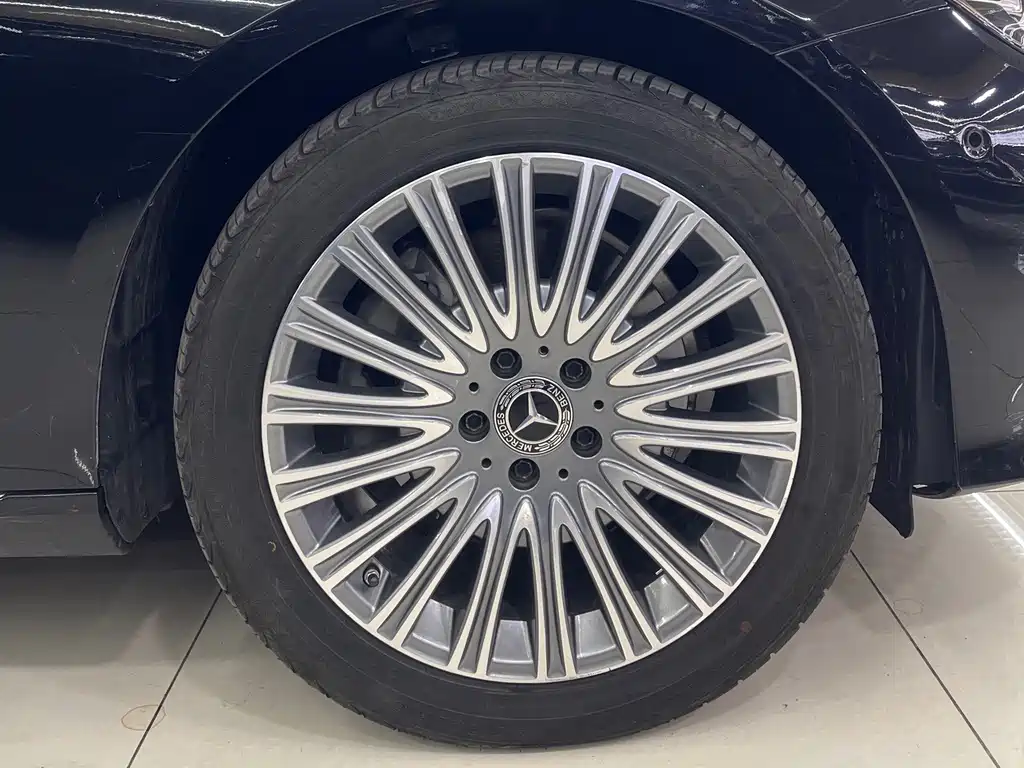Mercedes-Benz E-Class — миниатюра 10