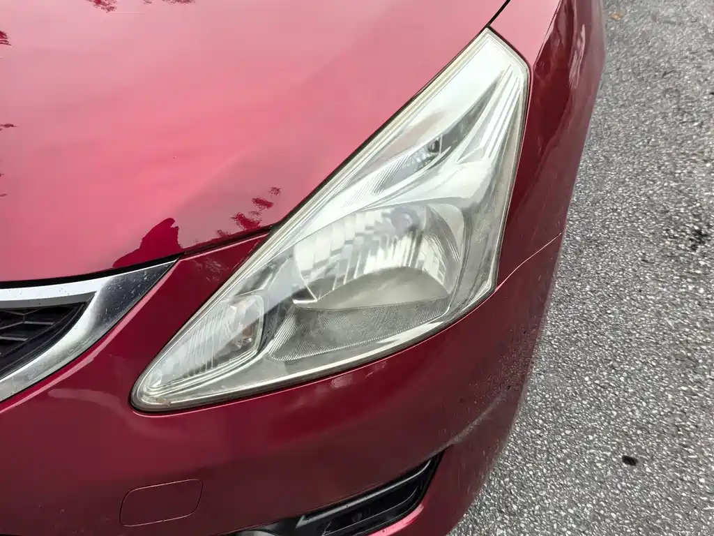 Nissan Tiida — миниатюра 4