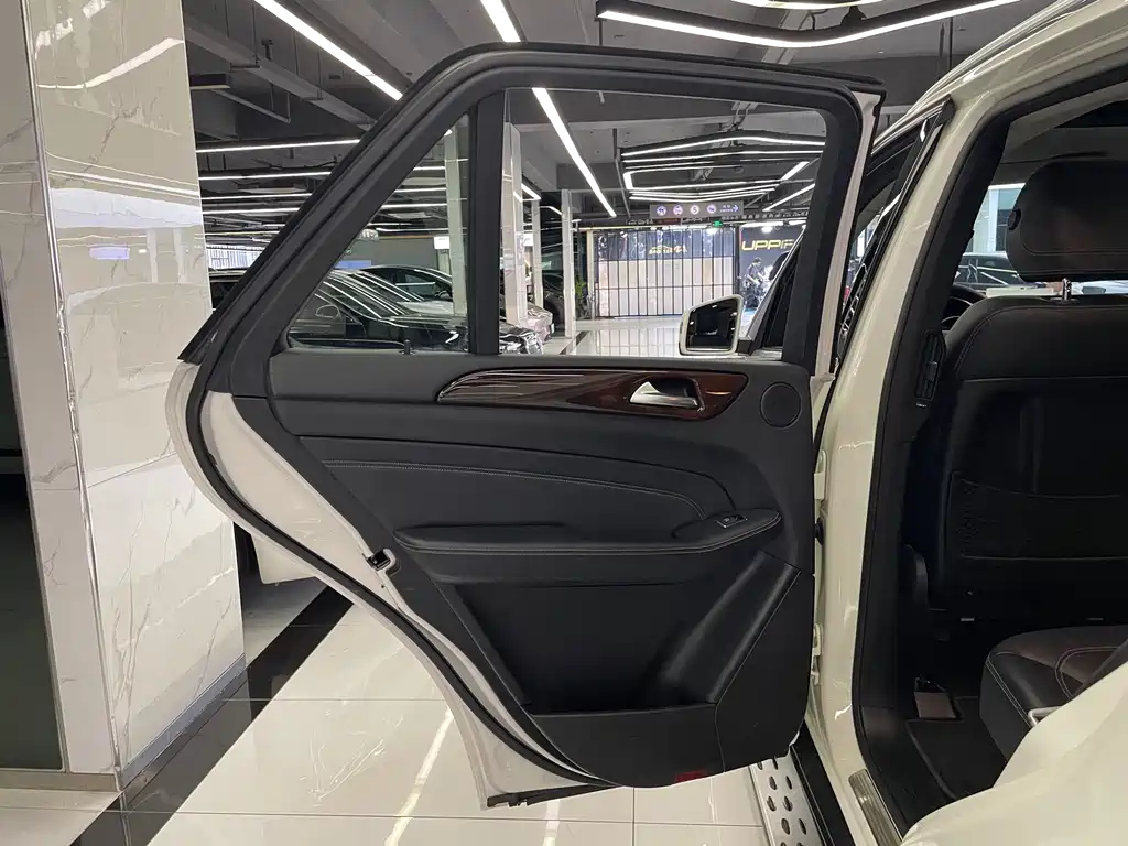 Mercedes-Benz M-Class — миниатюра 40