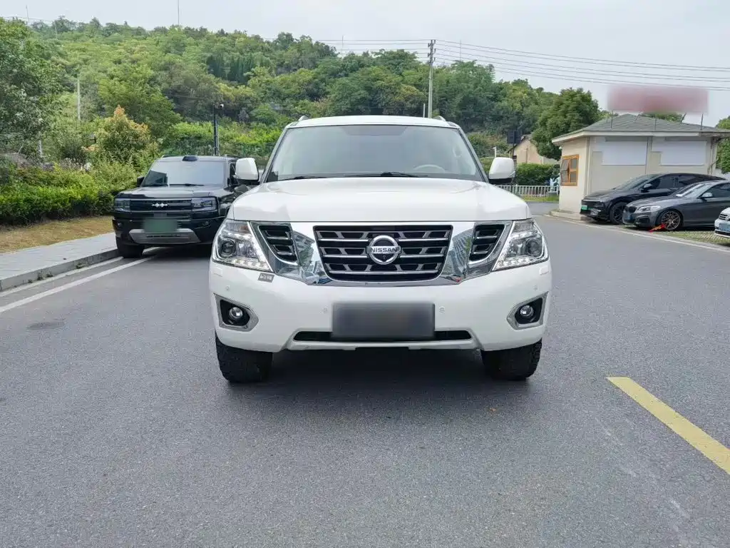 Nissan Patrol — миниатюра 8