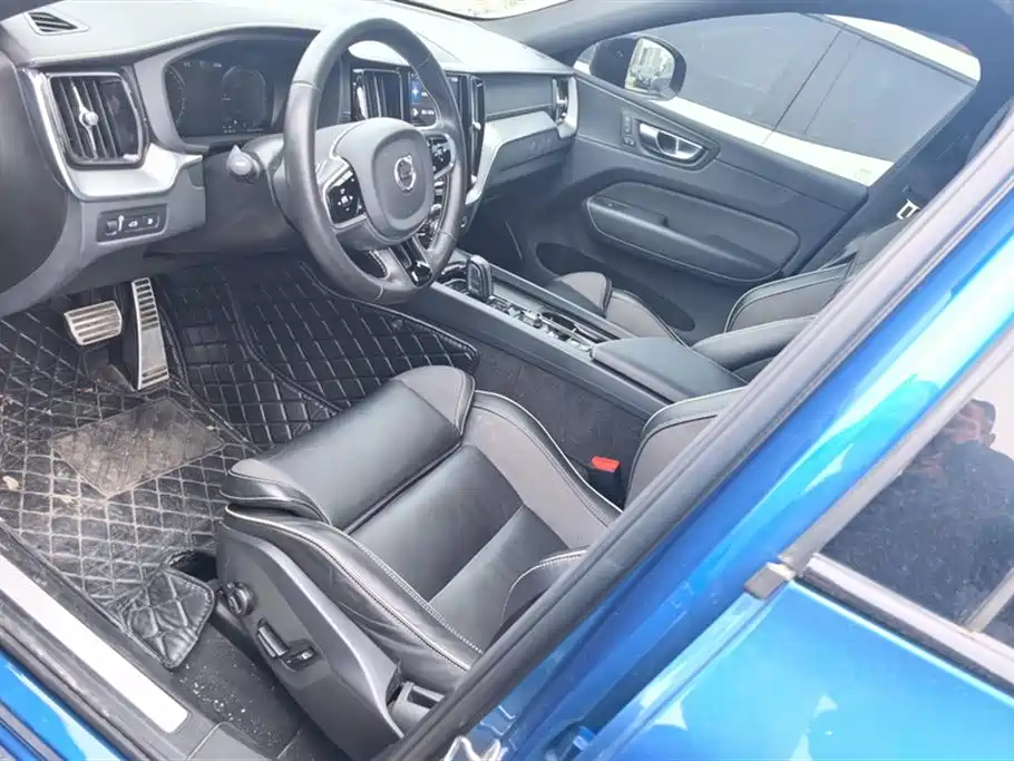 VOLVO XC60 PLUG IN HYBRID