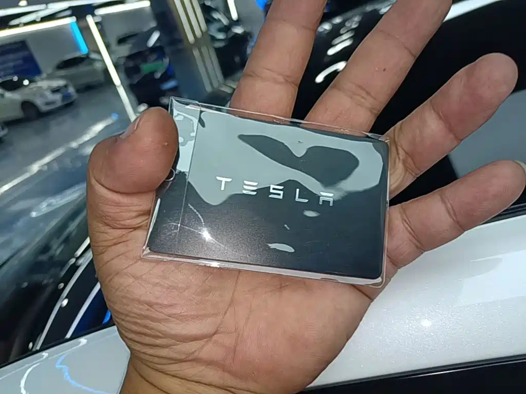Tesla Model 3 — миниатюра 9