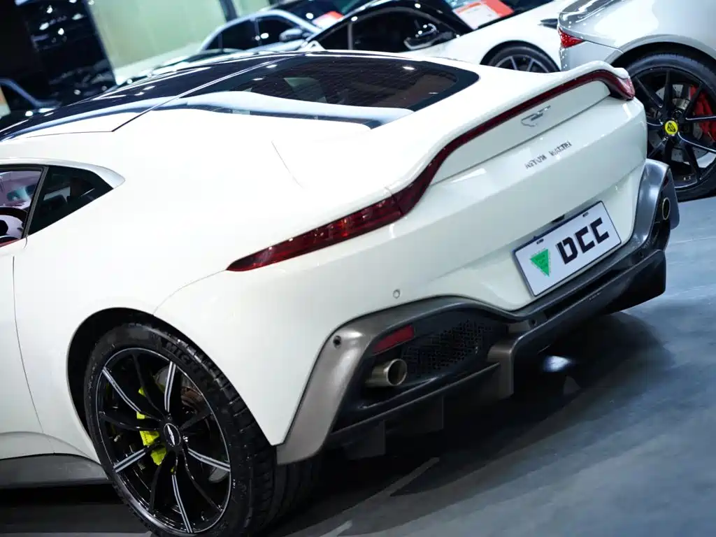 Aston Martin V8 Vantage — миниатюра 17