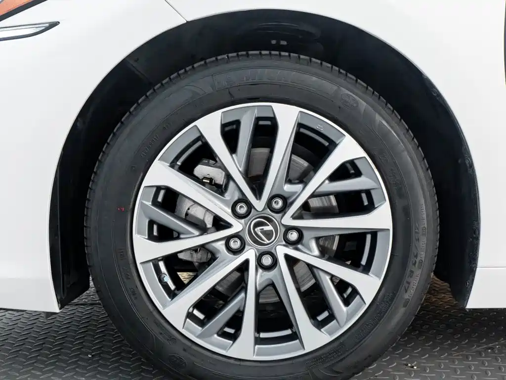 Lexus ES — миниатюра 10