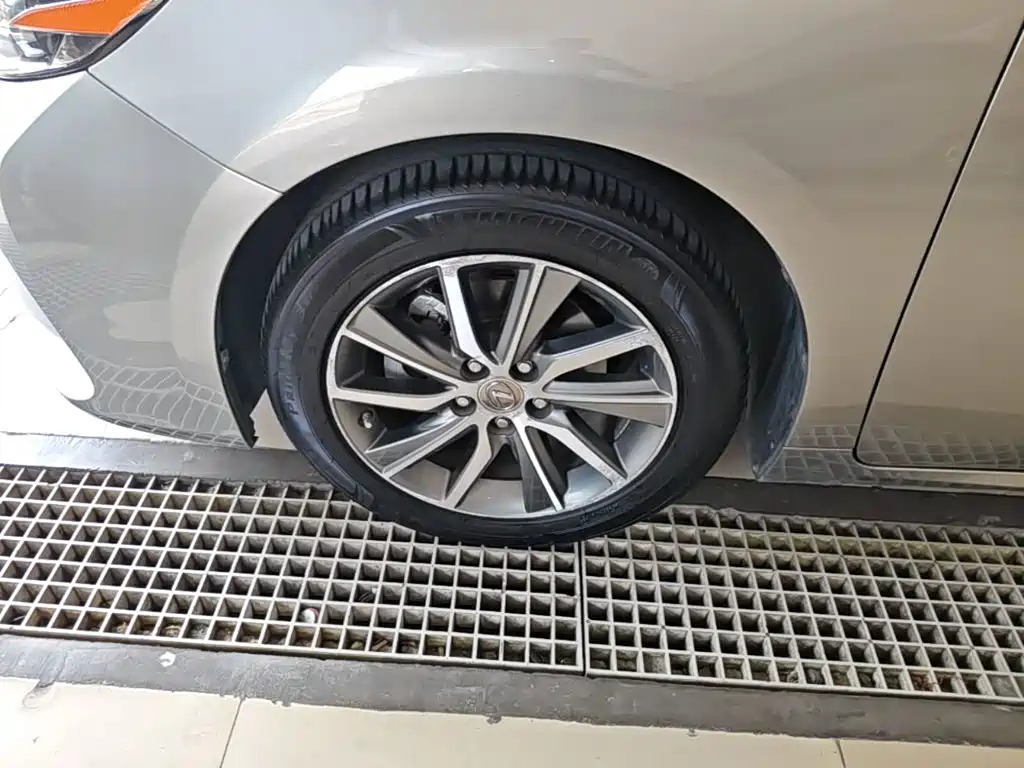 Lexus ES — миниатюра 23
