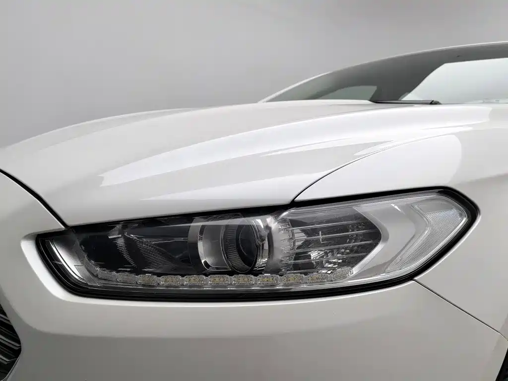 Ford Mondeo — миниатюра 7