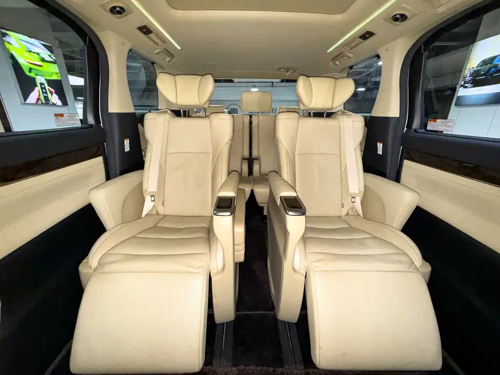 Toyota Alphard — миниатюра 15