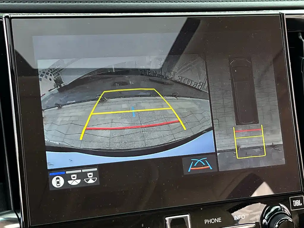 Toyota Alphard — миниатюра 28