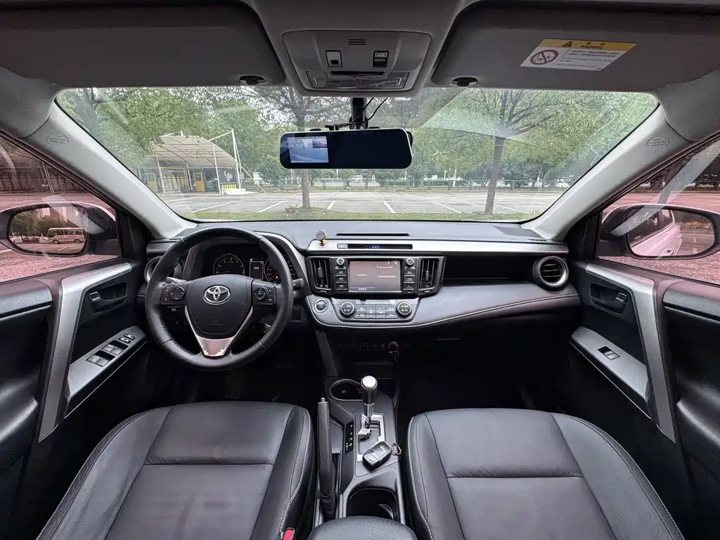 Toyota RAV4 — миниатюра 14