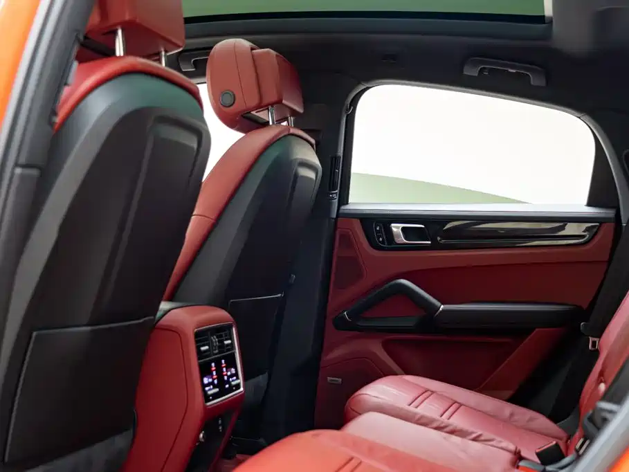 Porsche Cayenne — миниатюра 12