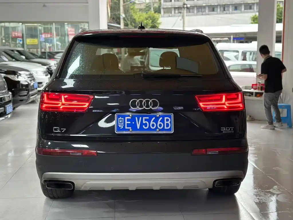 AUDI Q7