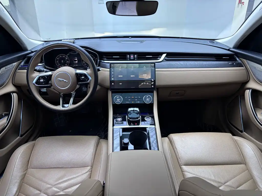 Jaguar XFL — миниатюра 4