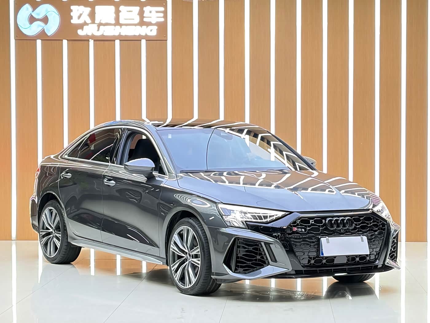Audi A3 1.4 л 2024 г. Серебристо-серый, пробег 16000 км