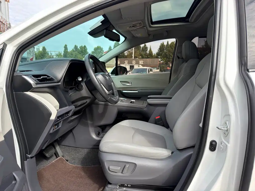 Toyota Sienna — миниатюра 4