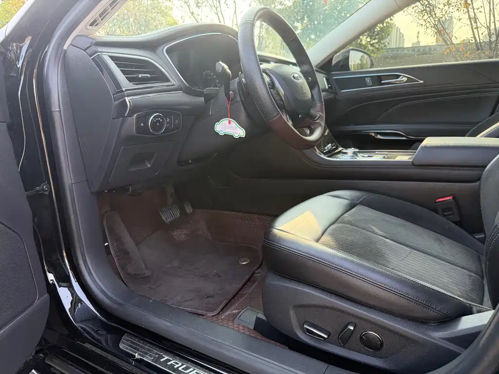 Ford Taurus — миниатюра 5