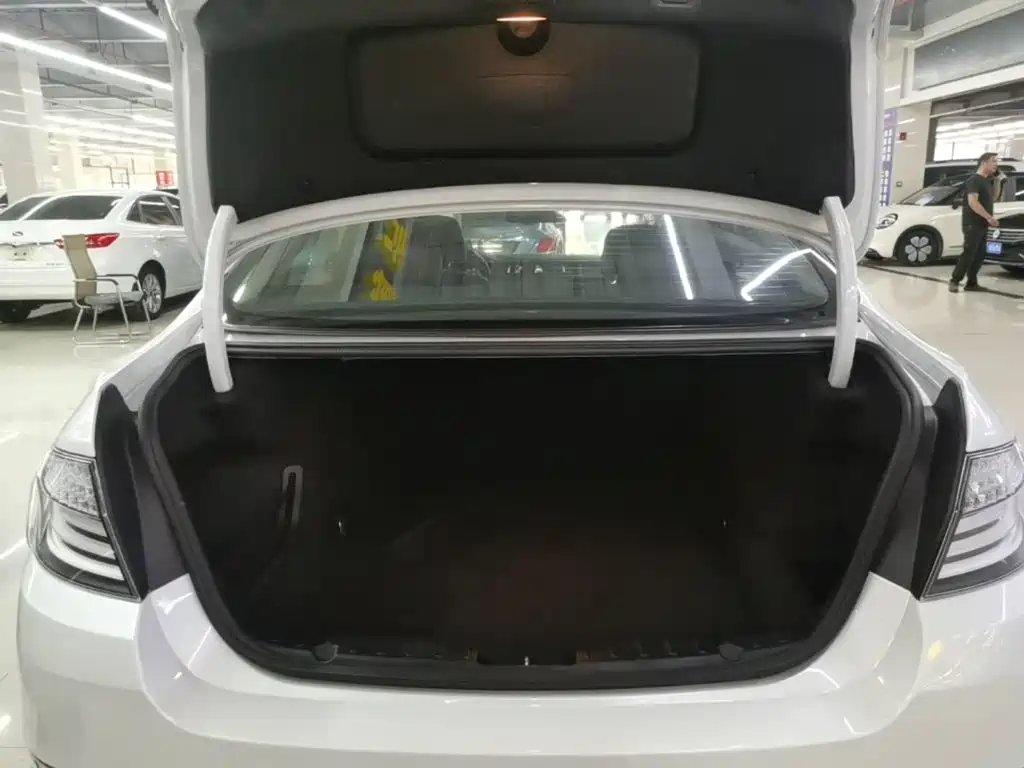 BMW 5 Series — миниатюра 19