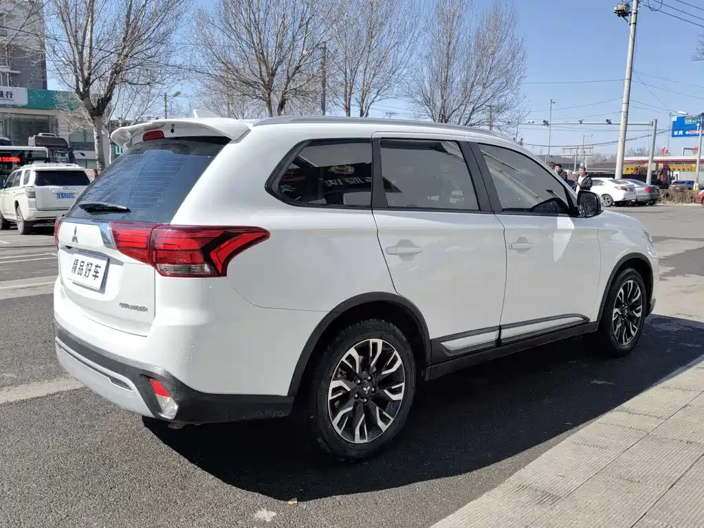 MITSUBISHI OUTLANDER