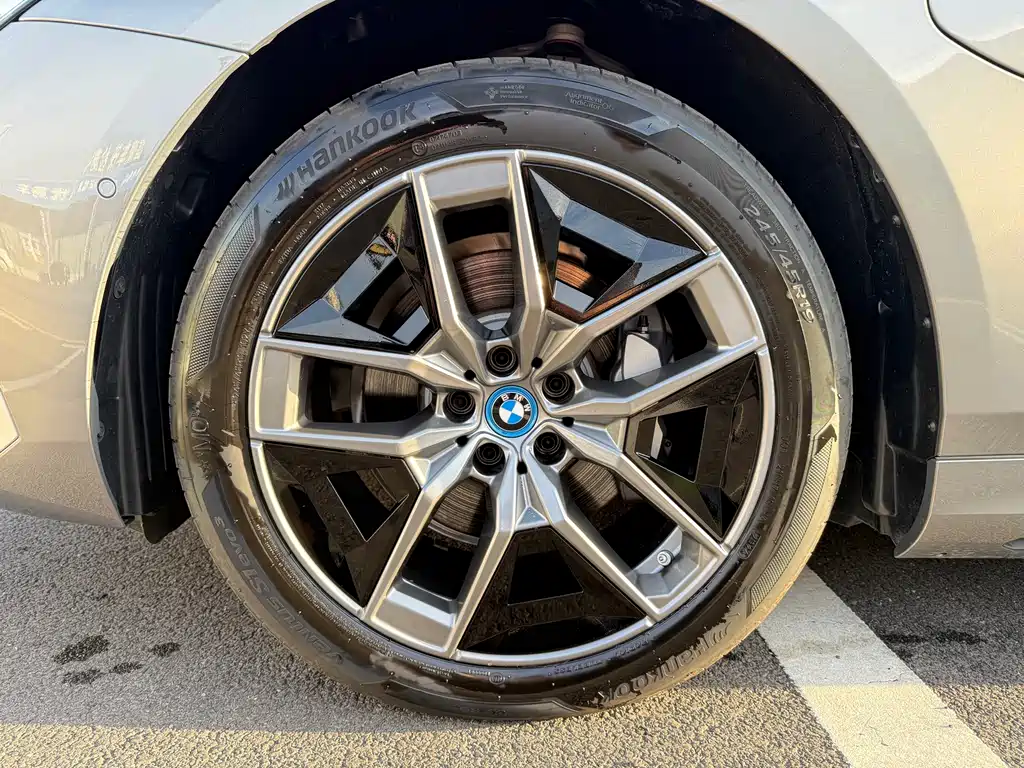BMW i5 — миниатюра 9
