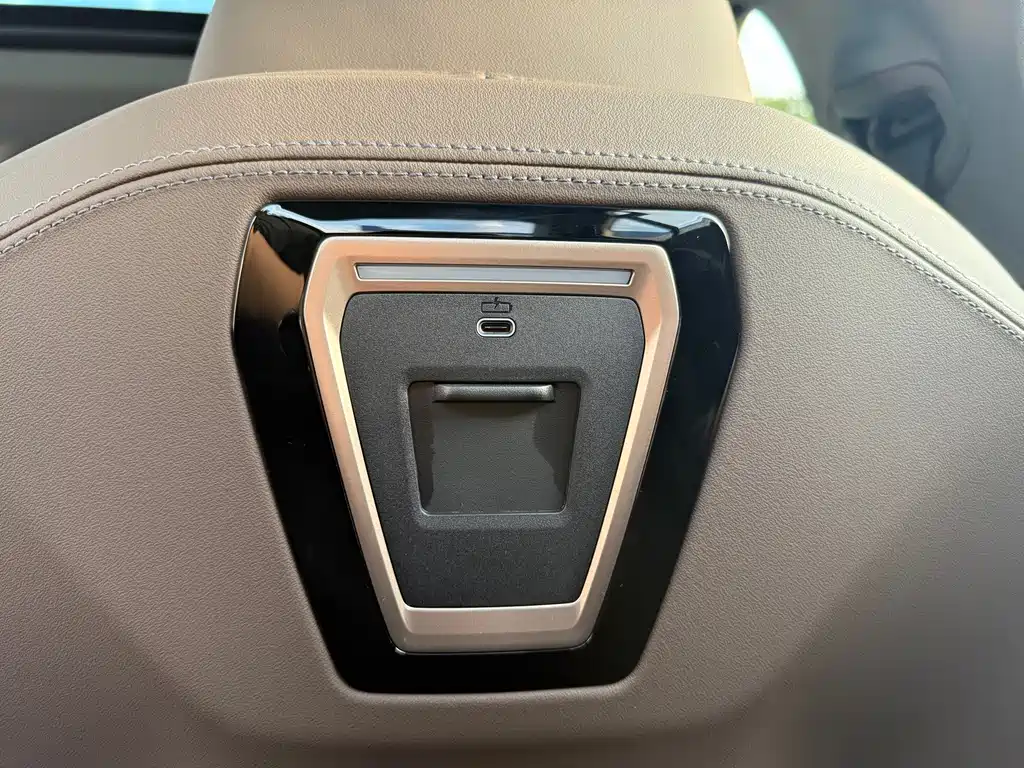 BMW i5 — миниатюра 24
