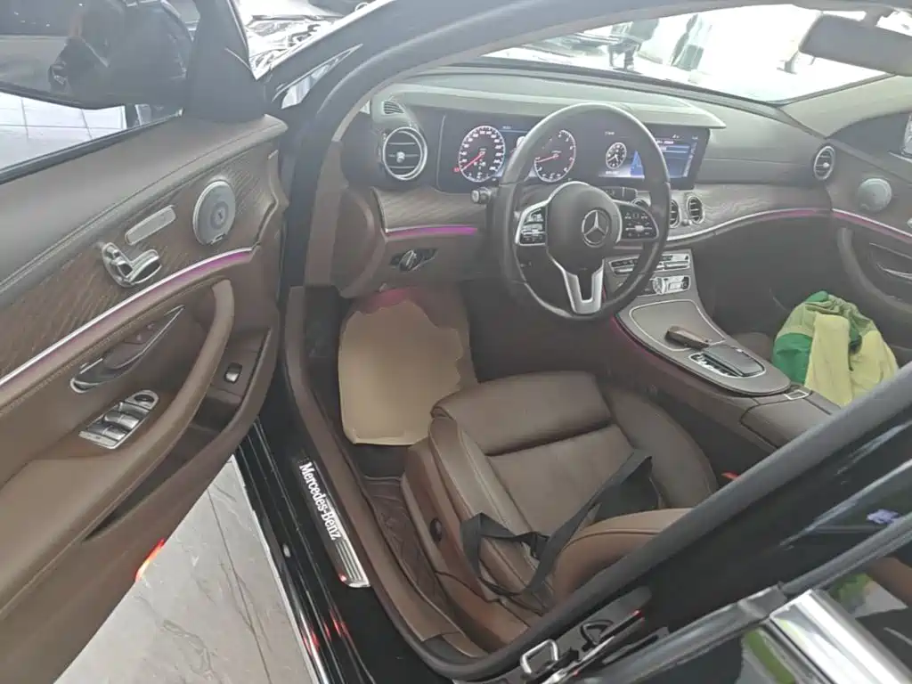 Mercedes-Benz E-Class — миниатюра 16