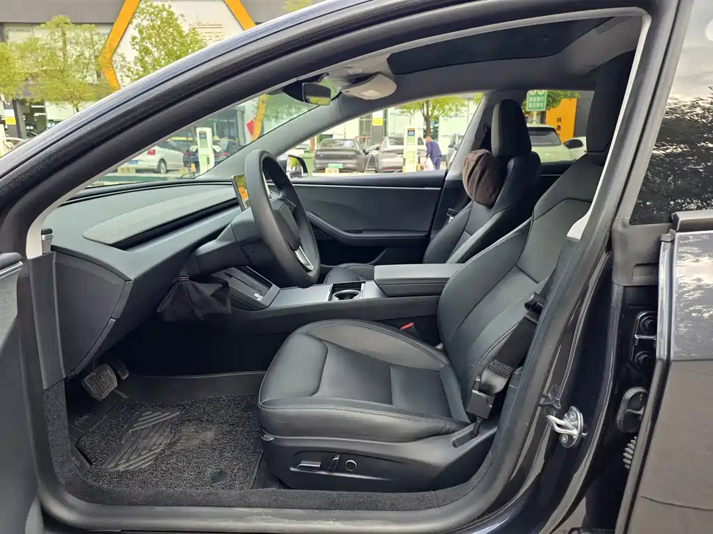 Tesla Model 3 — миниатюра 8