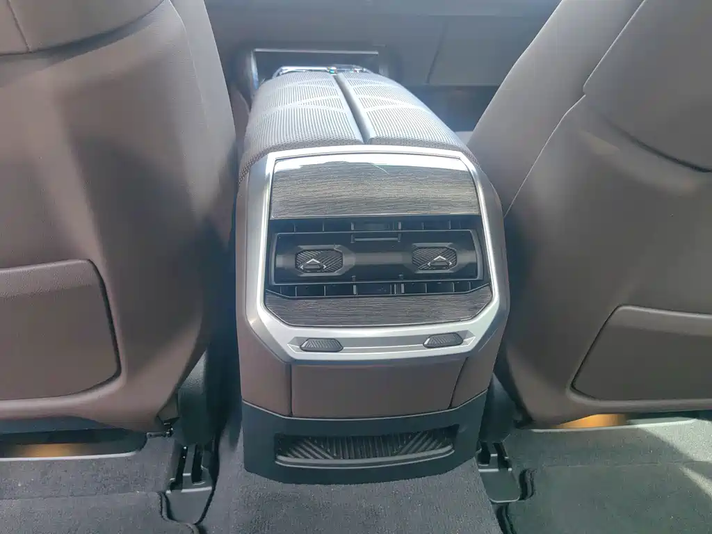 BMW i7 — миниатюра 18