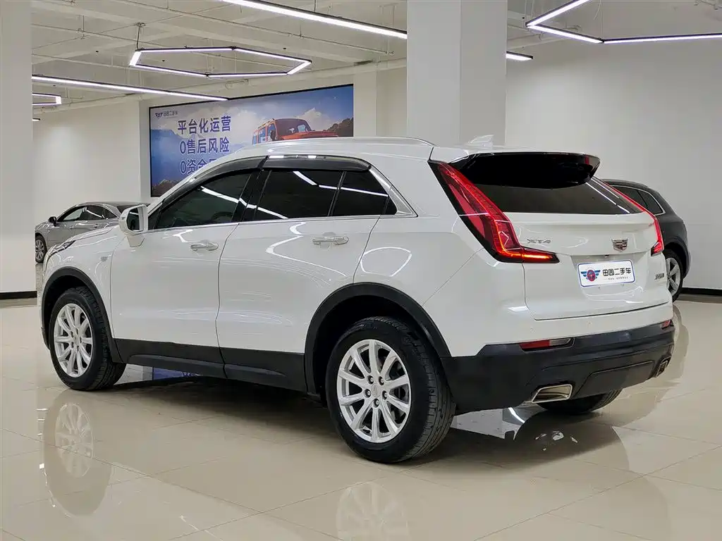 CADILLAC XT4