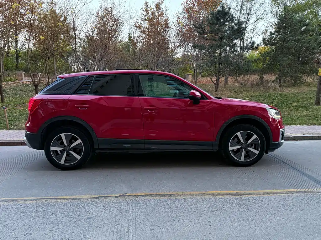 AUDI Q2L E TRON