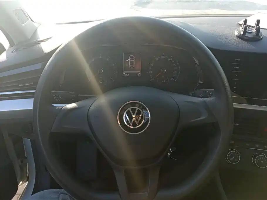 VOLKSWAGEN BORA