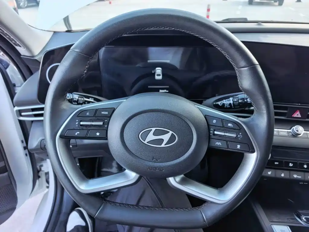 Hyundai Elantra 2023 — фото 10