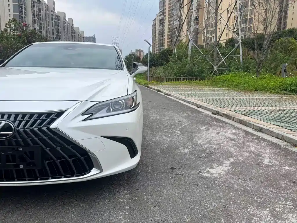 Lexus ES — миниатюра 12