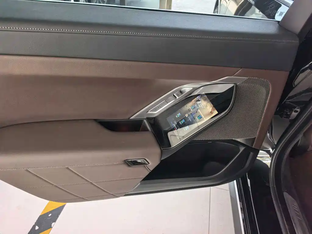 BMW i7 — миниатюра 8