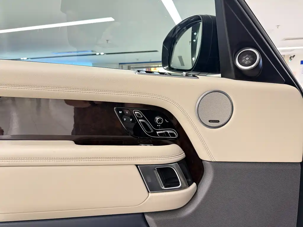 Land Rover Range Rover — миниатюра 9