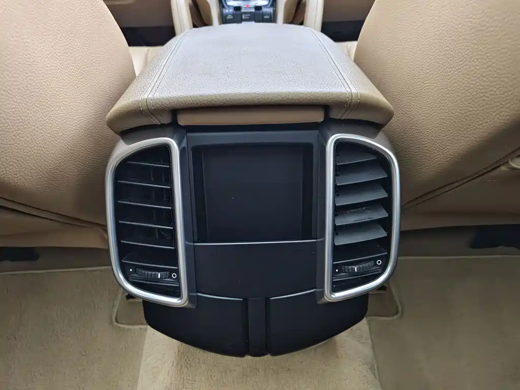 Porsche Cayenne — миниатюра 28