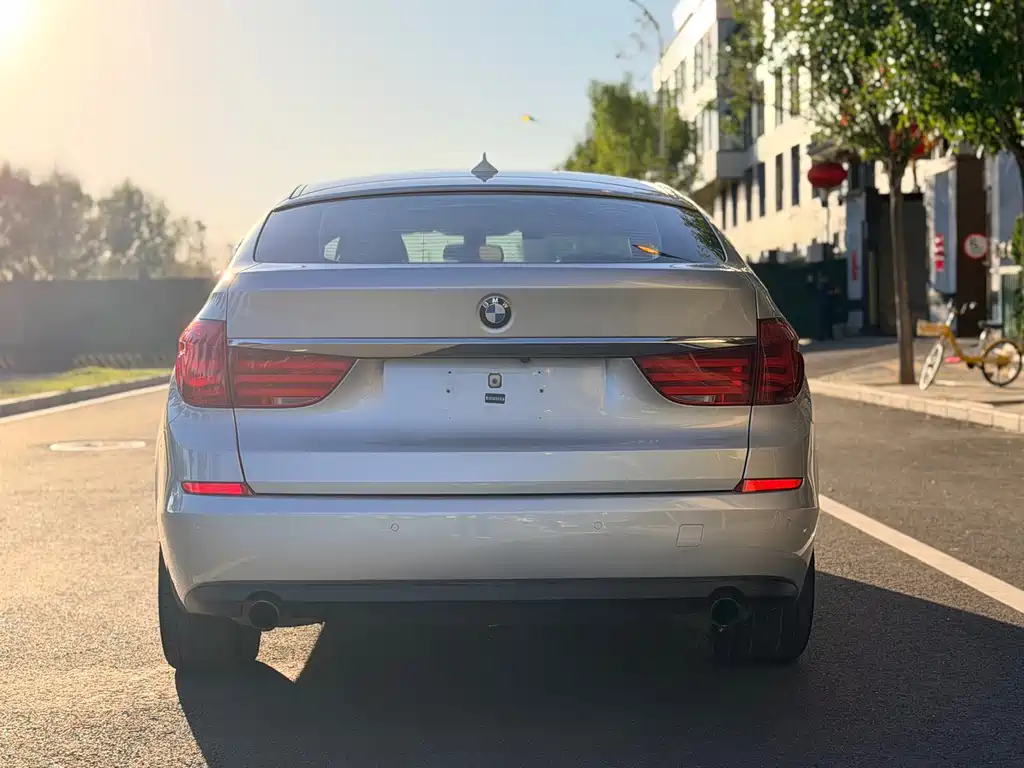 BMW 5 Series GT — миниатюра 5