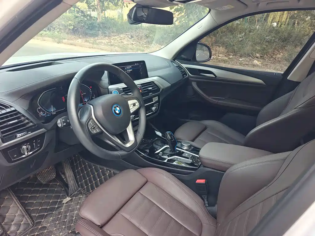 BMW iX3 — миниатюра 11