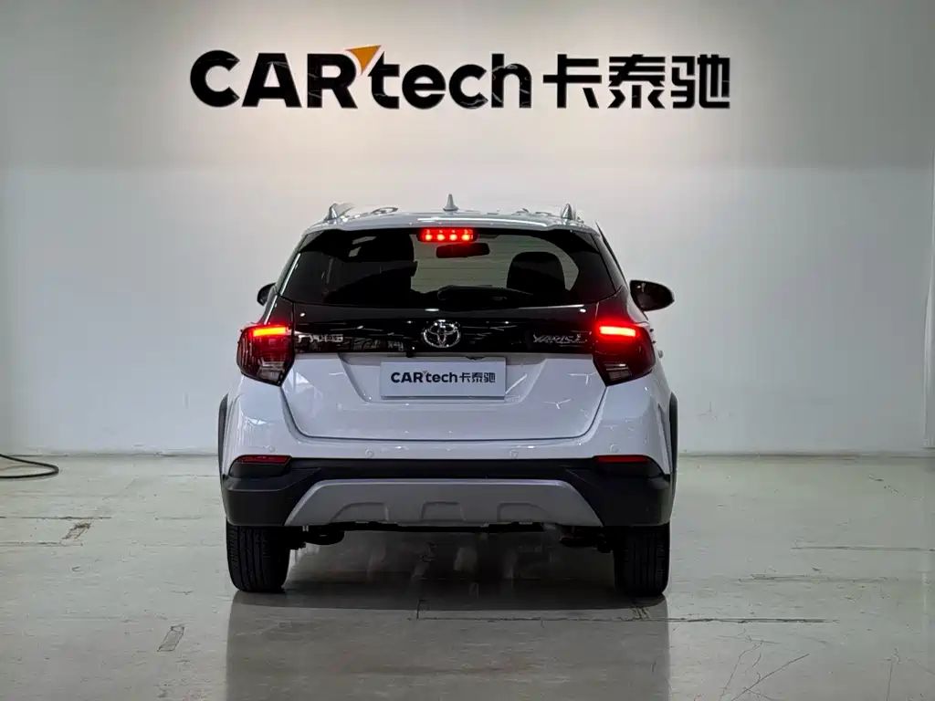 Toyota Yaris L - фото 4