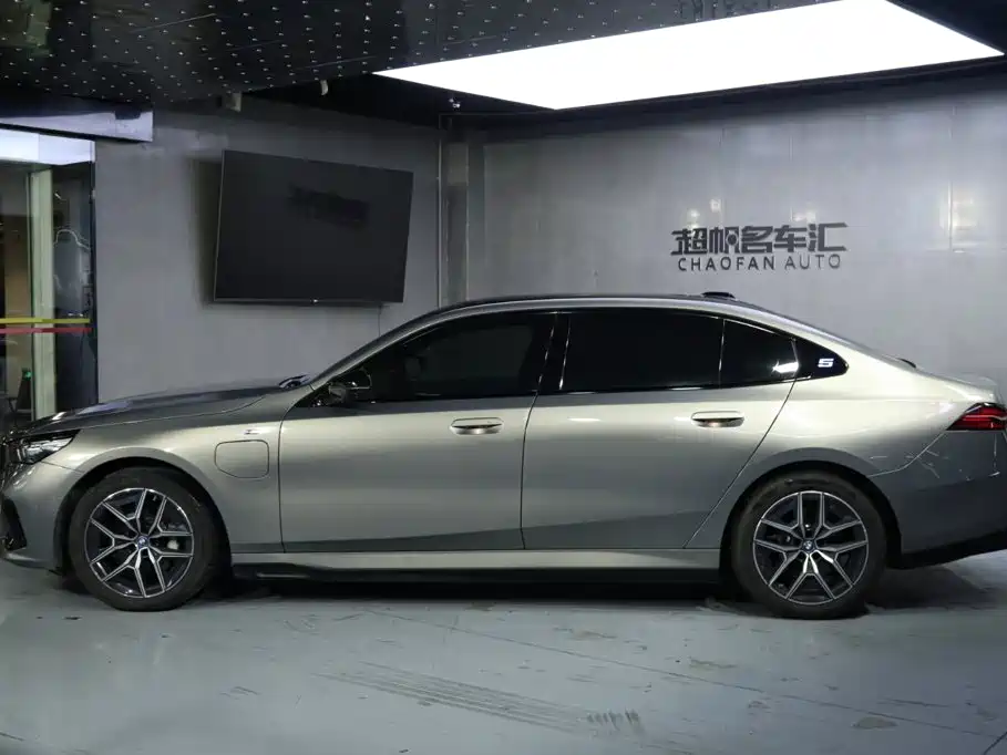 BMW i5 — миниатюра 6