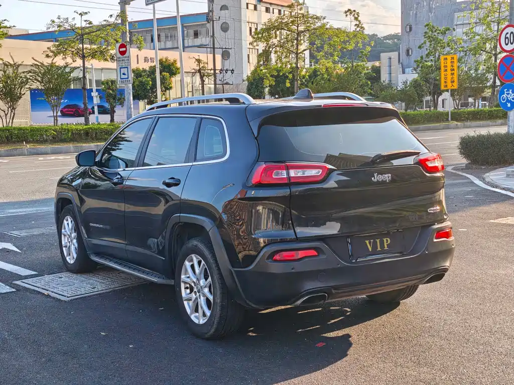 Jeep Cherokee — миниатюра 14