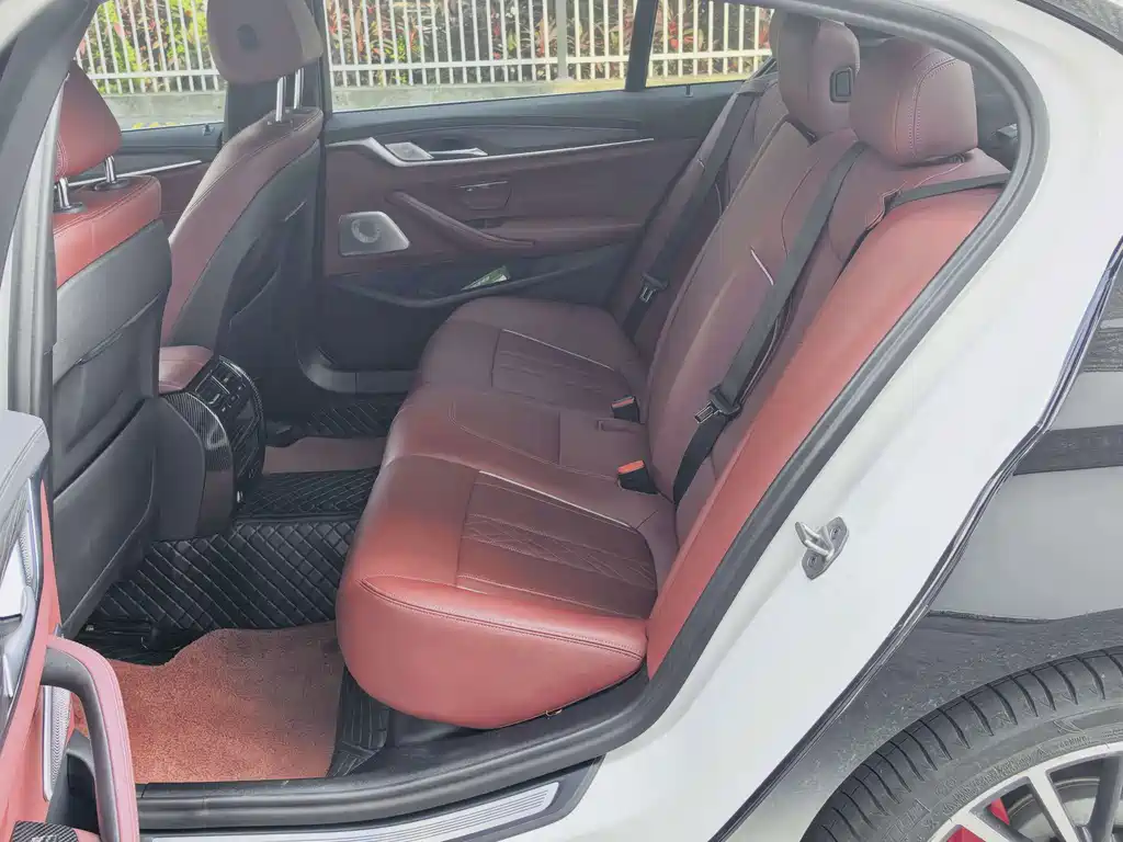 BMW 5 Series — миниатюра 11