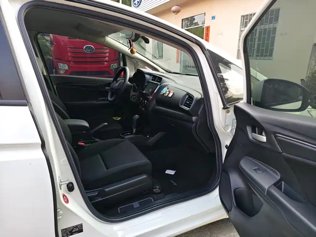 Honda Fit — миниатюра 5