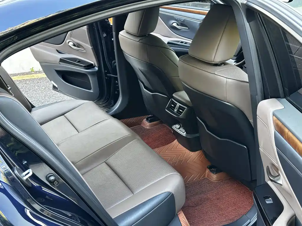 Lexus ES — миниатюра 11